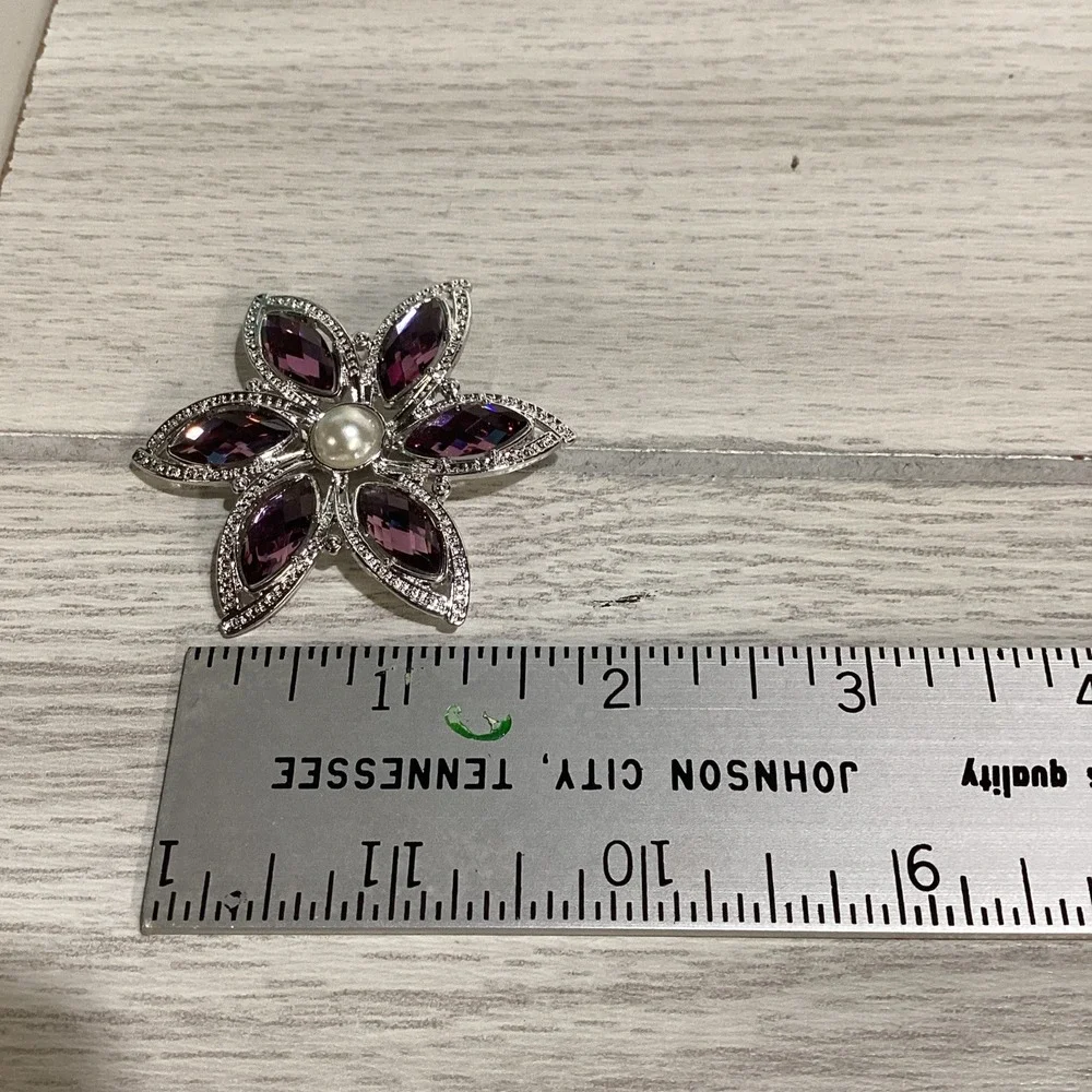 Silvertone Pin‎ w/ Purple and Faux Pearl Stones Textured Edge Flower Vintage